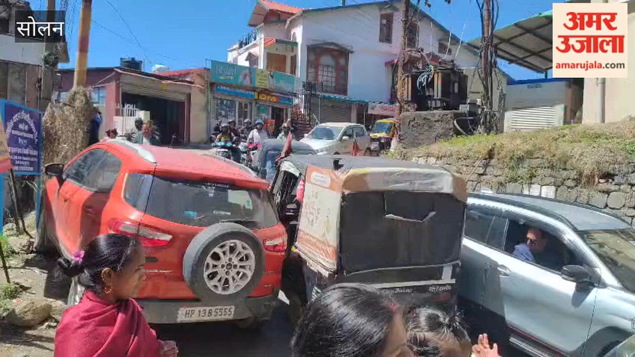 Solan: Traffic Jam Caused by Illegal Parking at Regional Hospital Solan; People Inconvenienced