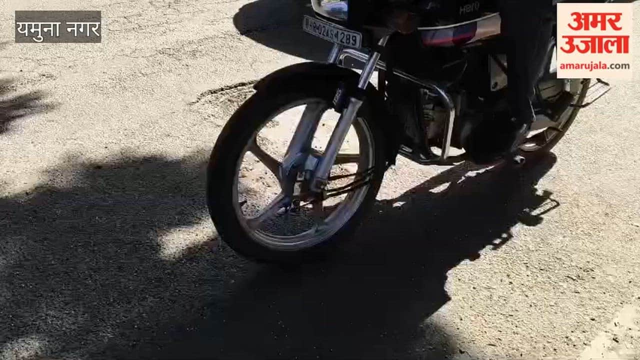 Yamunanagar Entangled in a Web of Potholes; Student and Driver Injured After E-Rickshaw Overturns—Administration Accused of Negligence