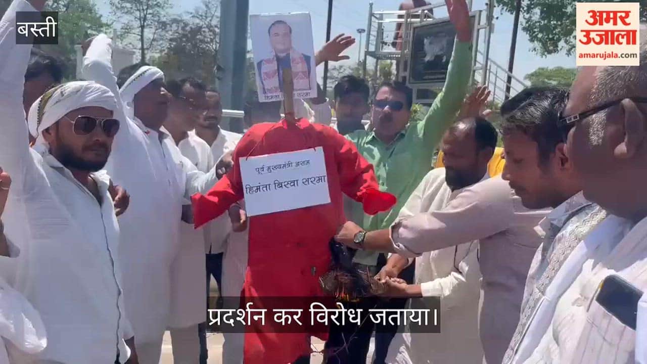 Congress members burn effigy of Assam Chief Minister, demand apology.