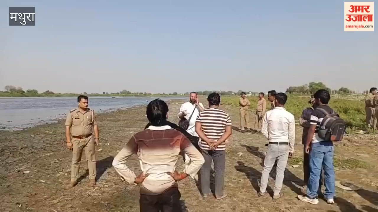 Boat Collides with Pontoon Bridge in Yamuna