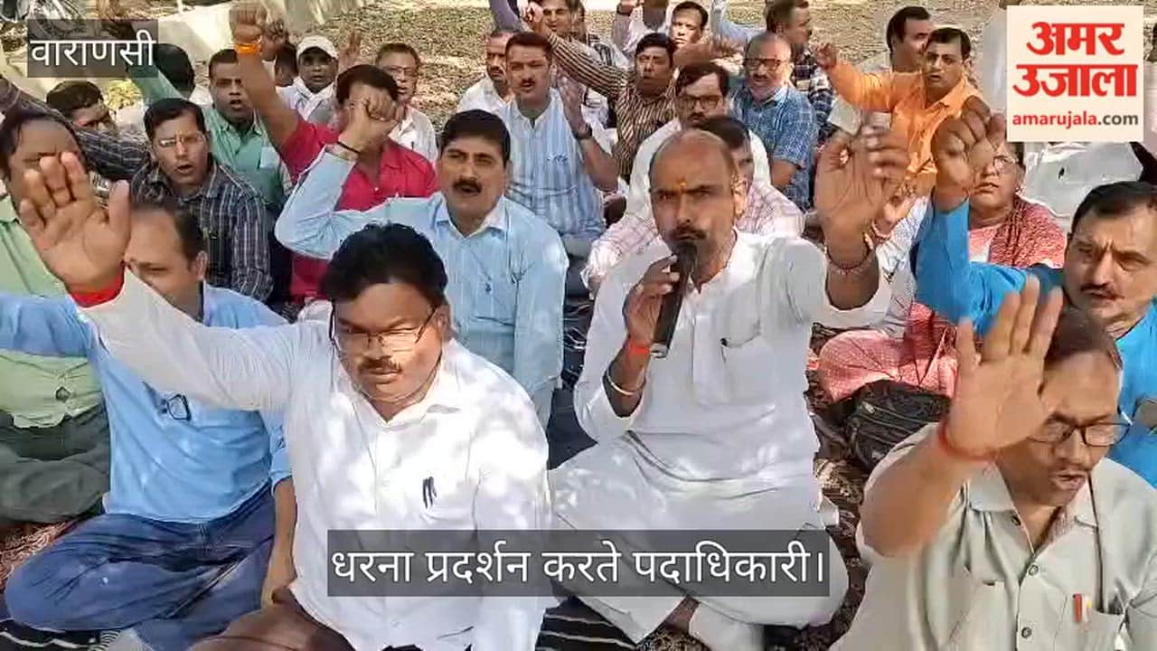 Office bearers of the Secondary Teachers' Association staged a sit-in protest