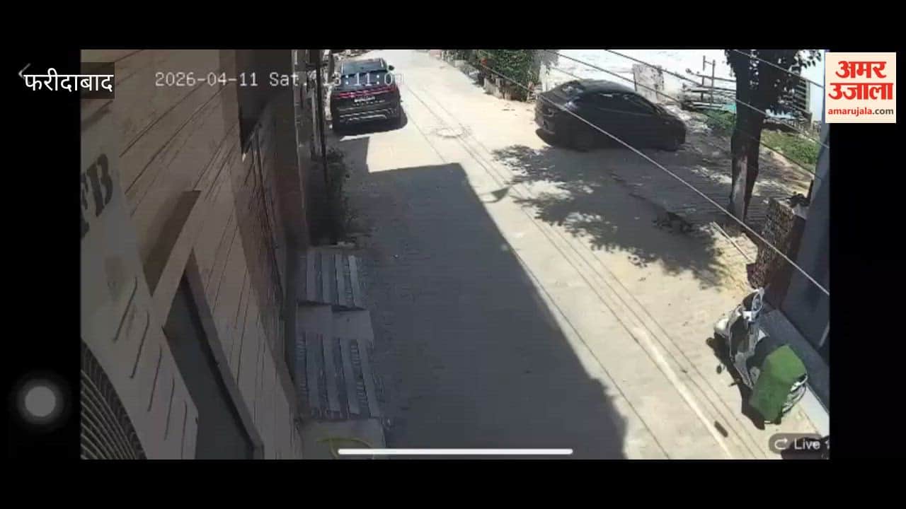 Car collides with electric wires in Faridabad Sector 82