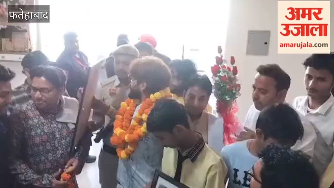 Singer Masoom Sharma arrives in Tohana, Fatehabad; says, "I have a short temper, which is why I get angry easily."