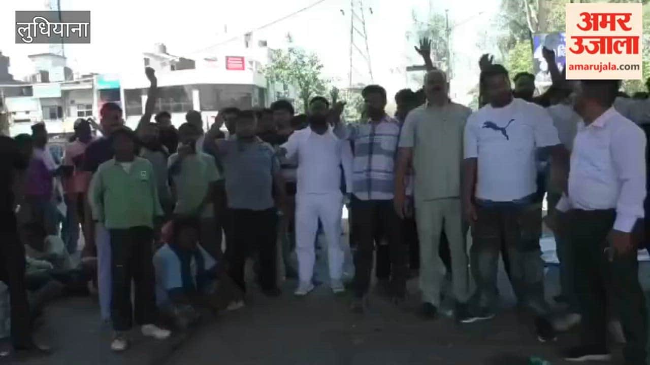 Sanitation workers in Ludhiana staged a protest against the Municipal Corporation.