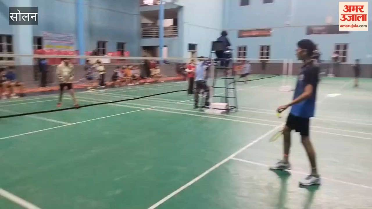 Solan: Matches Underway at the Junior Badminton Tournament in Kumarhatti