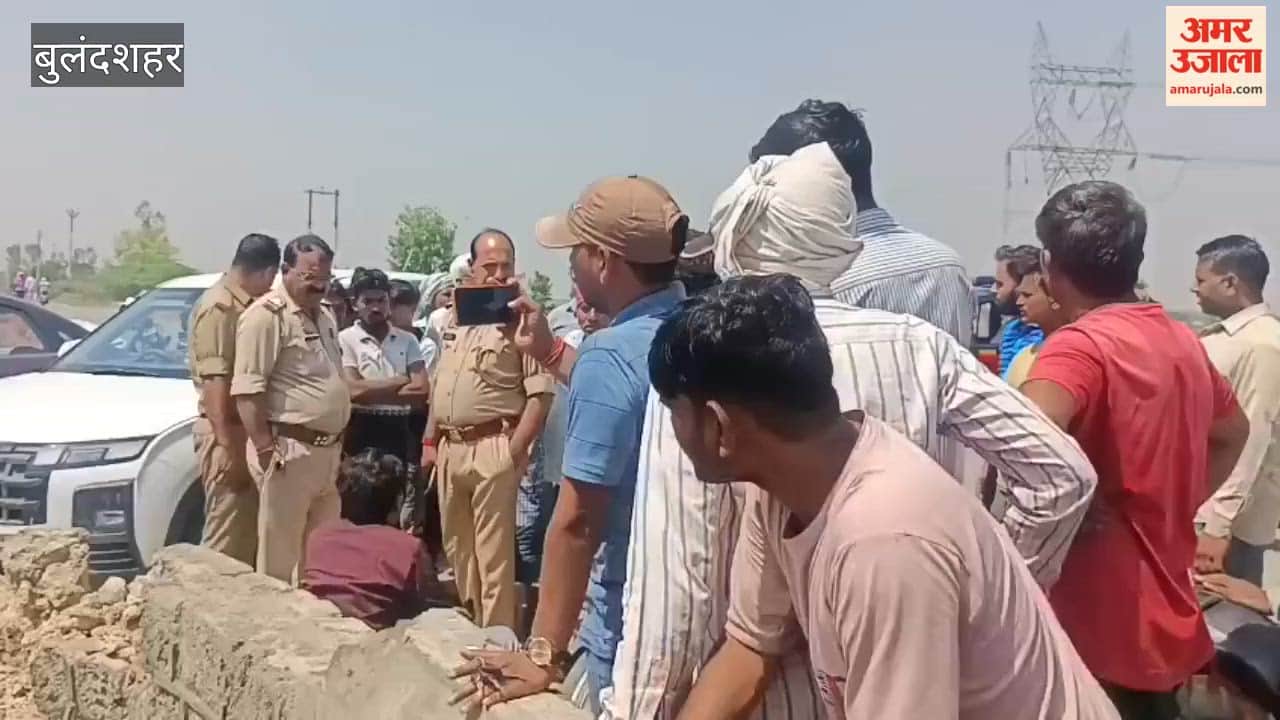 Head on collision between two cars four people sustain minor injuries in the accident vehicles completely wrecked in Bulandshahr