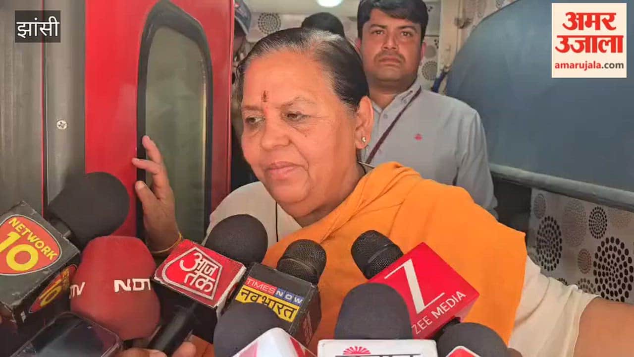 A train was stopped at the railway station by chain pulling for former Chief Minister Uma Bharti. Uma said, "There is chaos at the railway station, I will talk to the Railway Minister."