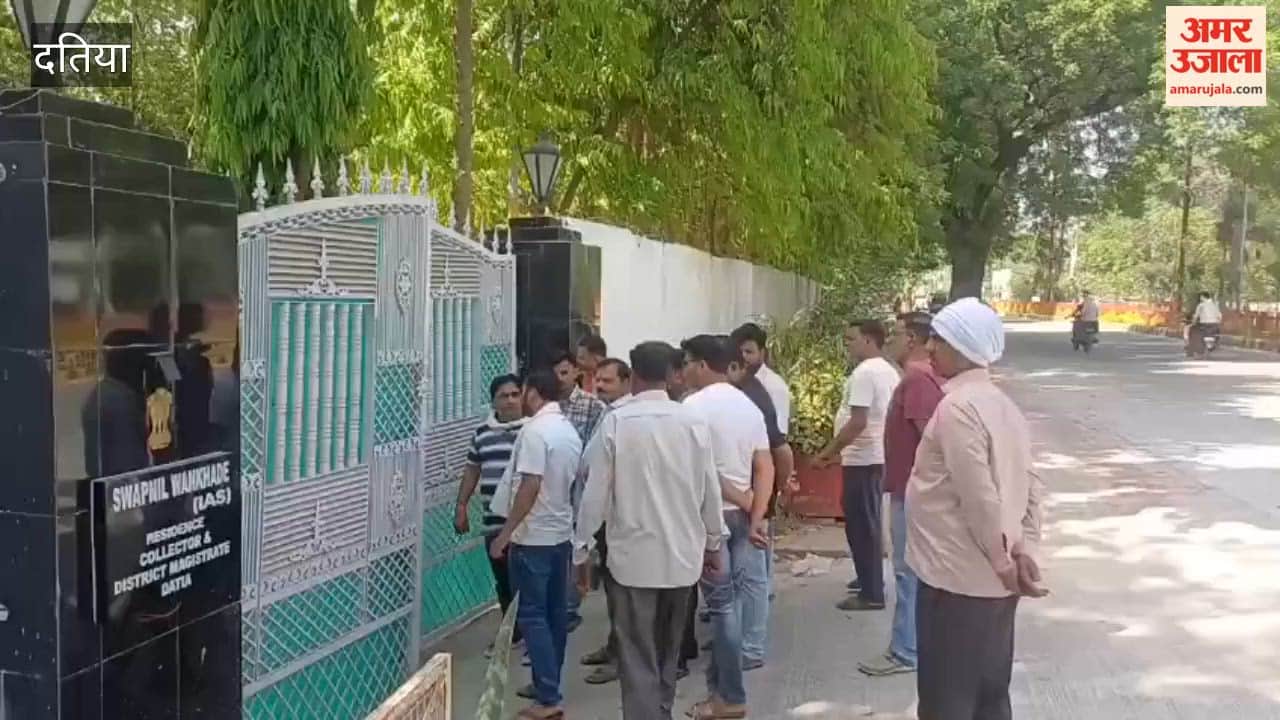 Traders surround the Collector's residence, accusing the police of filing a case without investigation.