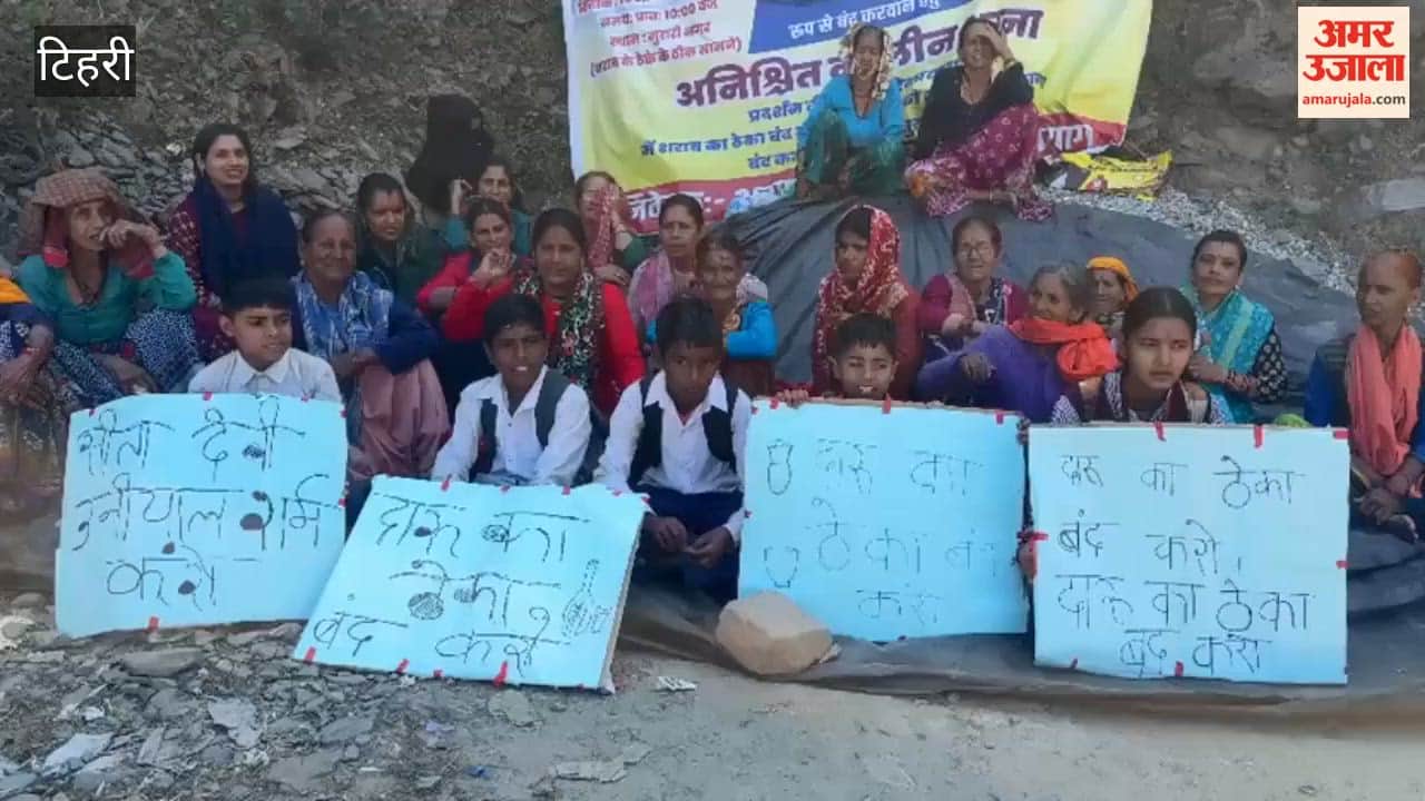 Devprayag: Boys and girls have also joined the ongoing movement led by women to demand the removal of a liquor shop