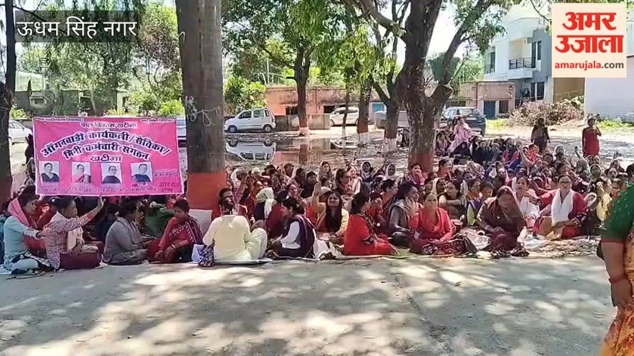 Anganwadi workers staged a sit-in in Khatima for their five-point demands