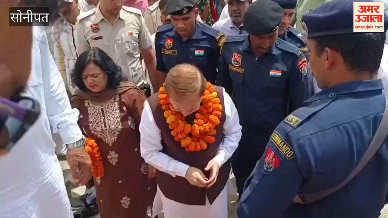 Garlanding of the statue on the occasion of Mahatma Jyotiba Phule birth anniversary