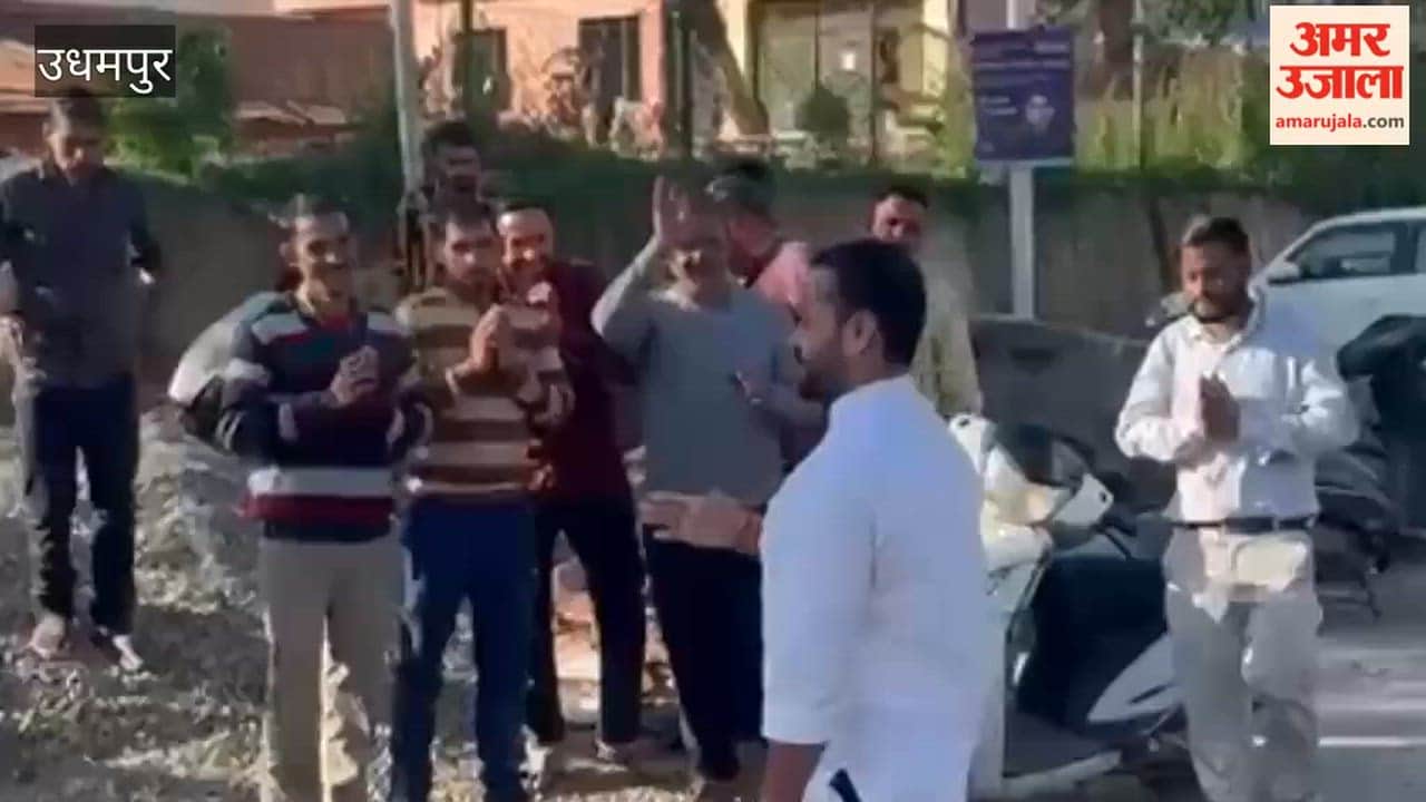 Uproar after action against street vendors, Congress leader gets goods back