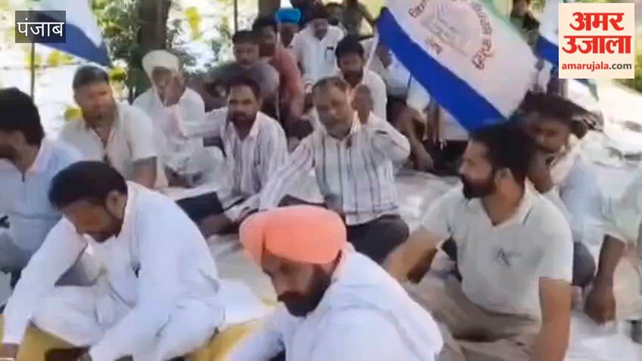 Farmers in Mamdot stage sit-in outside BSF post