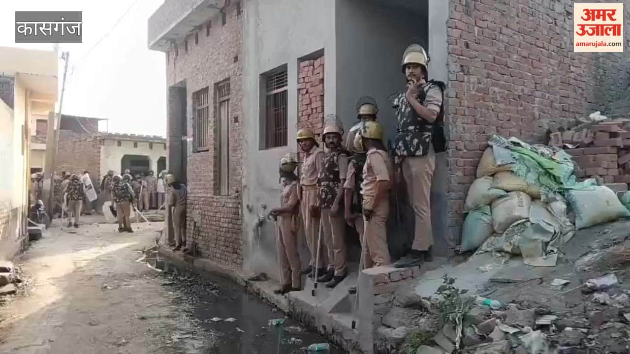 clash in two group over blocking ambedkar procession in Kasganj