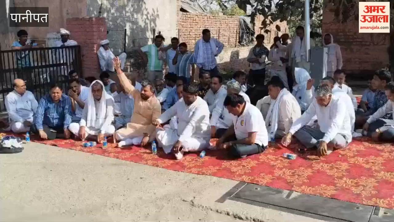 The commission agents went on strike and locked all four gates of the market.