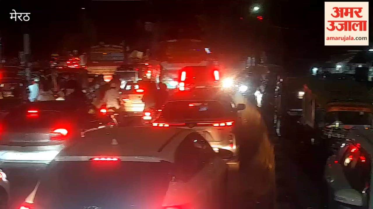 Massive Traffic Jam on Delhi Road; Vehicles Crawl, Stuck in the Snarl