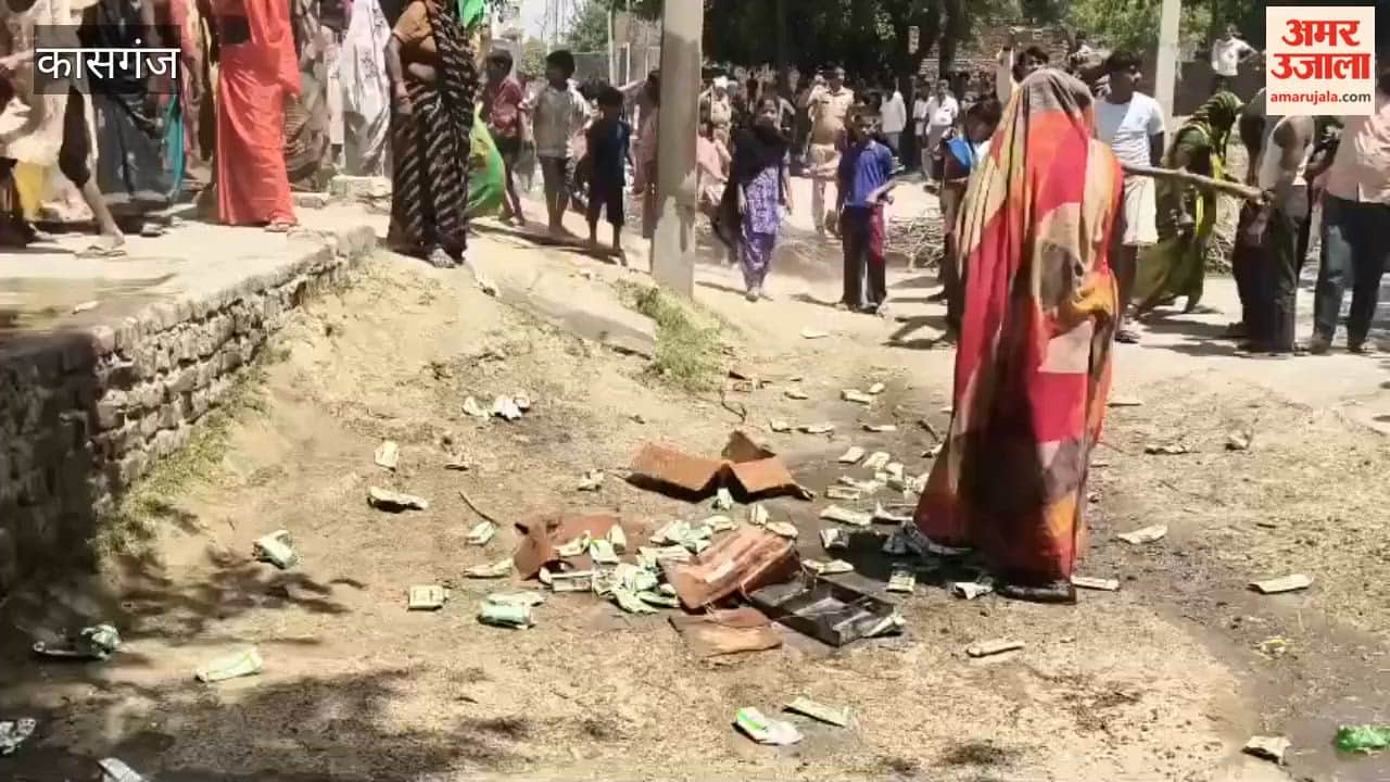 Women Protest Against Liquor Shop in Village Demand Its Removal