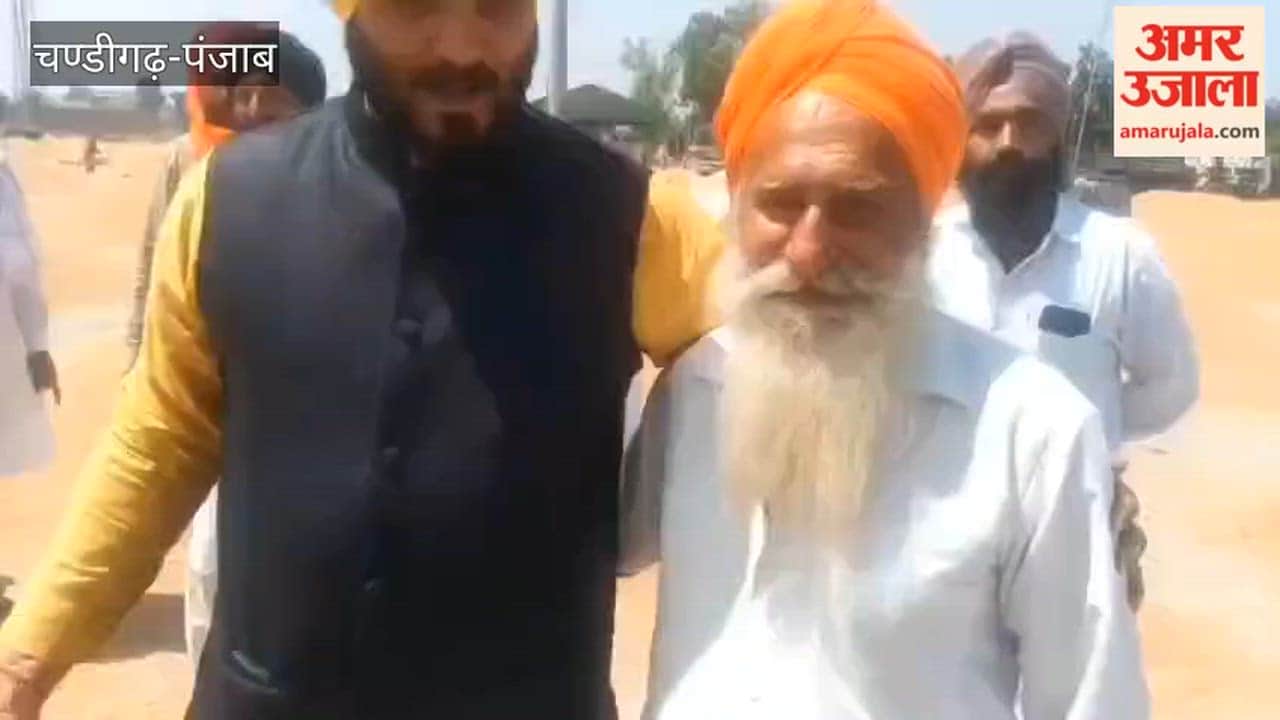 Former MLA Sukhpal Singh Nannu visited the grain market in Ferozepur city and expressed solidarity with the farmers waiting with their wheat produce.