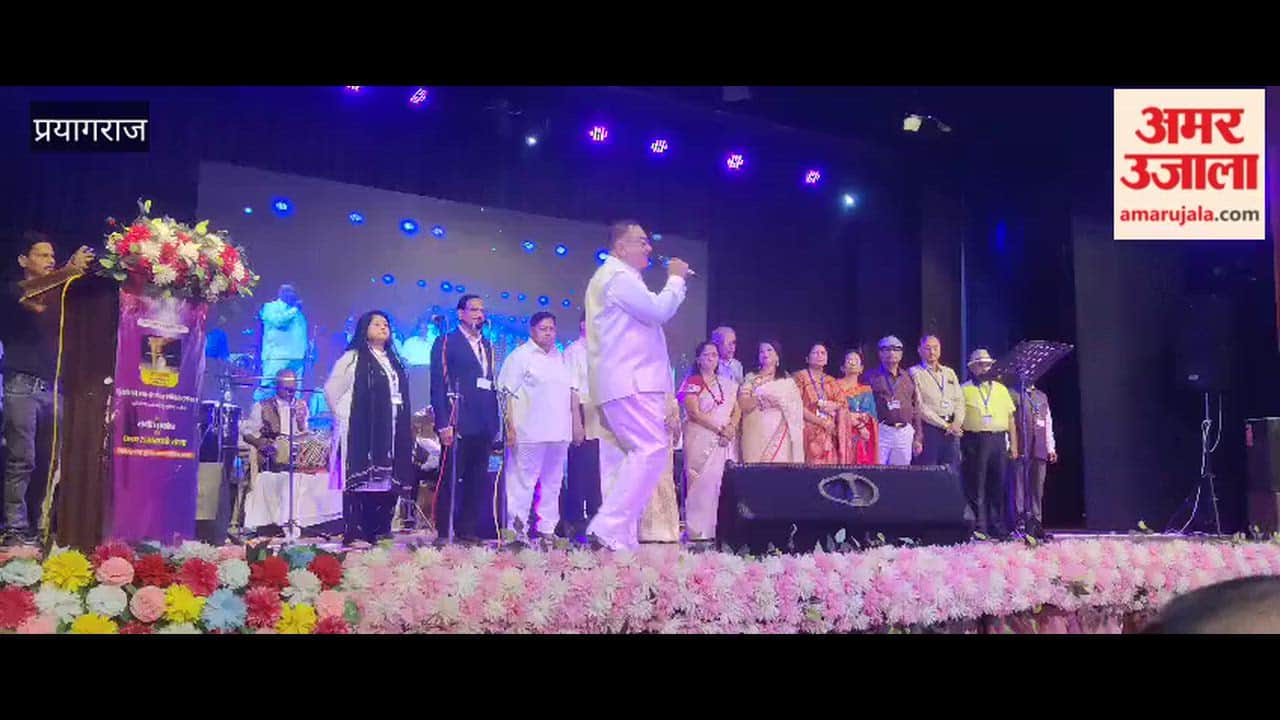 Senior citizens enthralled the audience with their songs at the 'Buddhaape ki Lakdi' programme.