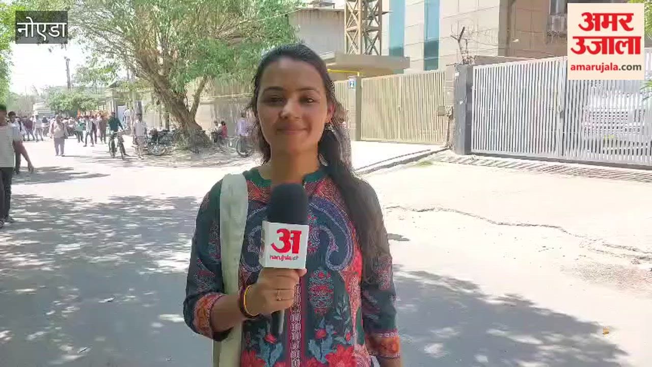 Female employee stages protest on the road in Noida