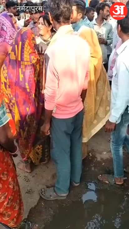 Opposition to MLA Thakurdas Nagvanshi in Malkajra village, heated debate between villagers and public