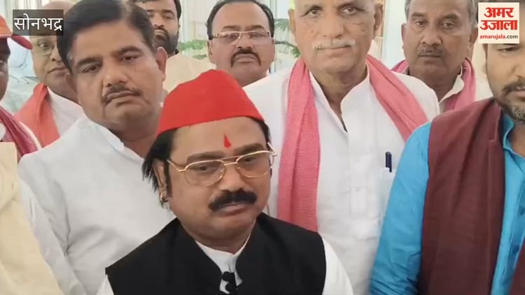 कलेक्ट्रेट पहुंचे सपाई, कहा- माफिया के इशारे पर हुई झूठी एफआईआर; Video - Samajwadi Party Members Reach Collectorate Allege False Fir Filed At The Behest Of Mafia - Amar Ujala Hindi News Live