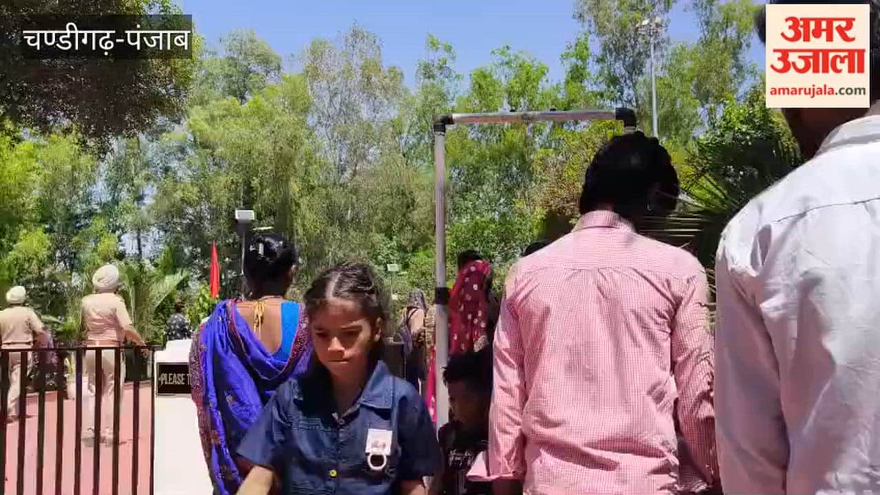 Tributes paid to martyrs at the Shaheedi Smarak (Martyrs' Memorial) located at the Hussainiwala Border on Baisakhi.