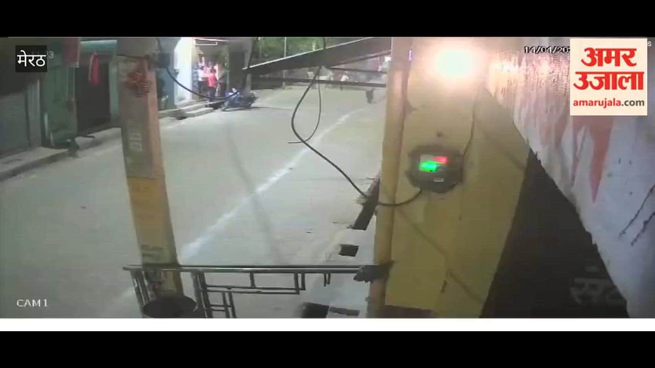 Youths Engage in Hooliganism on the Street: E-Rickshaw Driver Chased Down and Beaten—Video Goes Viral