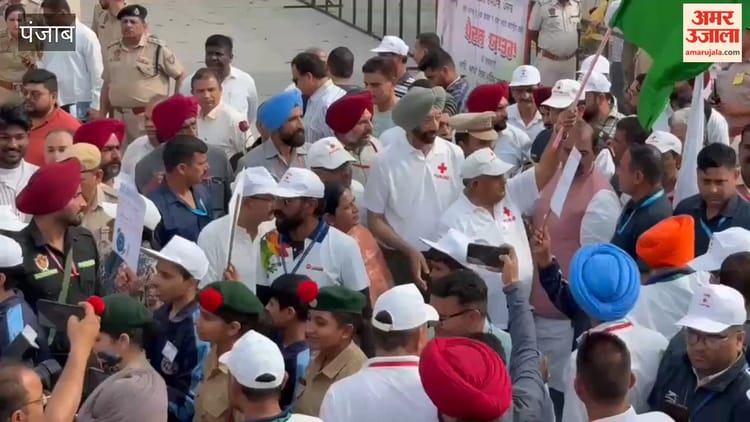 पठानकोट में राज्यपाल गुलाबचंद कटारिया ने निकाली पदयात्रा