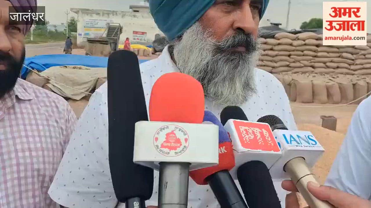 Arriving at Jandiala Mandi, Pargat Singh took a jibe at Bhagwant Mann, saying: "He should worry about the farmers, not the ED raids."