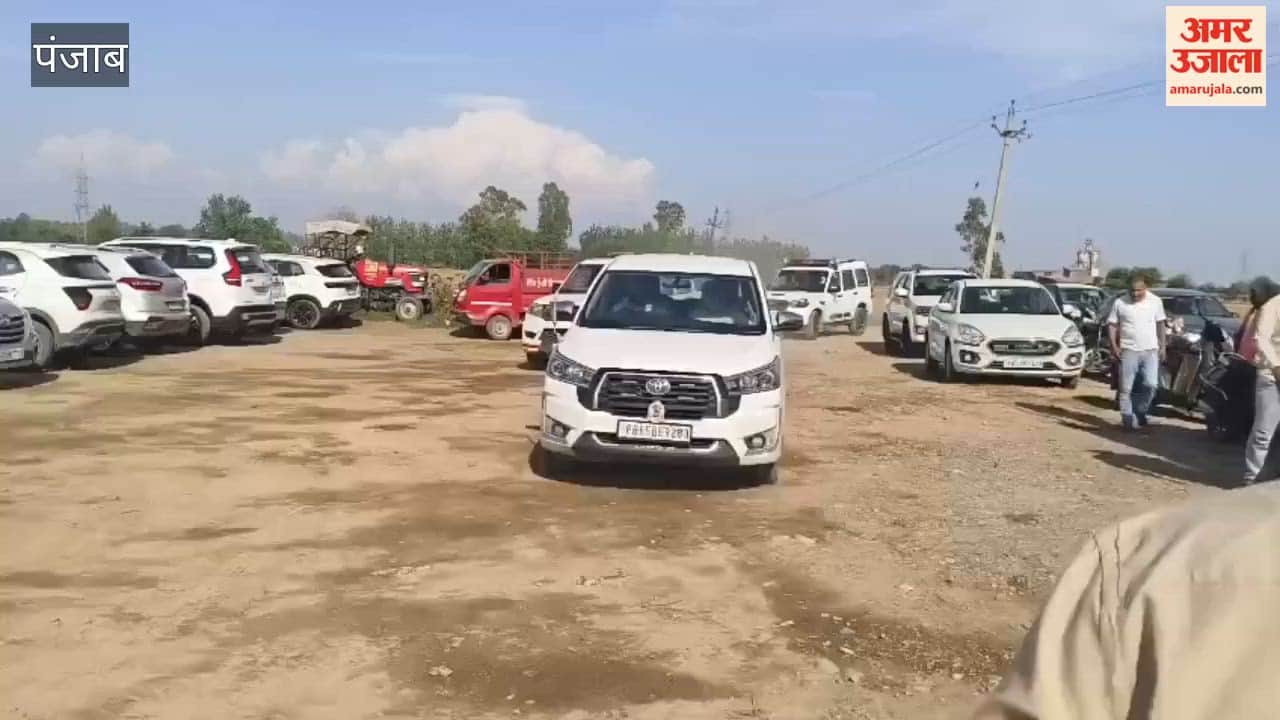 Cabinet Minister Lal Chand launched the wheat procurement process at the Sarna Grain Market.