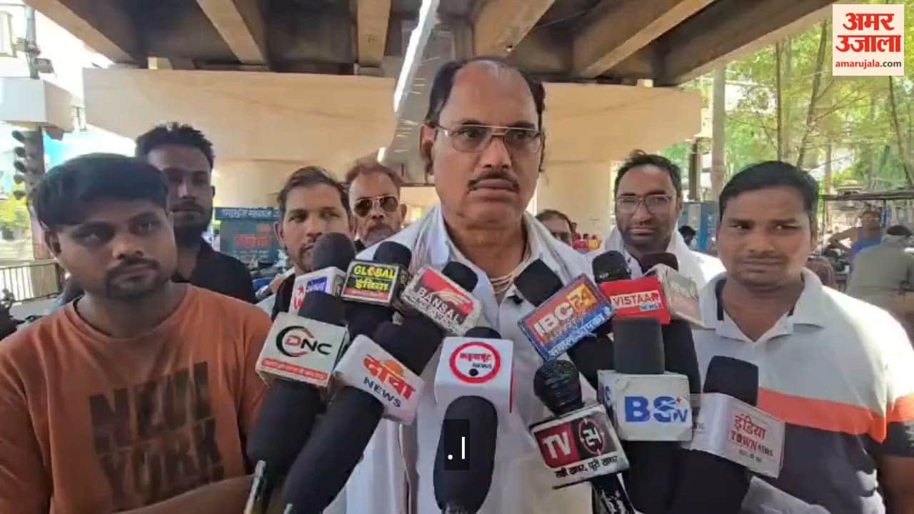 Ward Residents Reach Railway Station Submit Memorandum and Highlight Their Grievances in Rajnandgaon