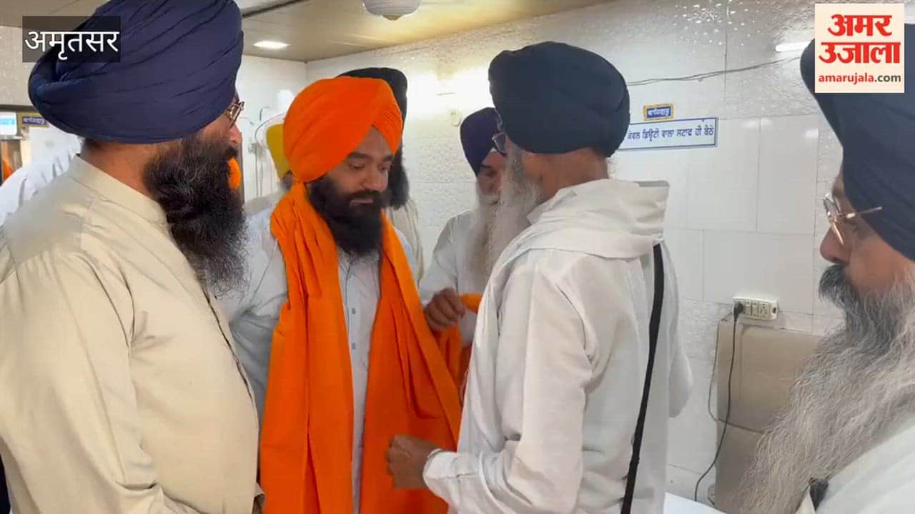 Sewadars at Sri Harmandir Sahib returned a bag containing ₹20 lakh and passports