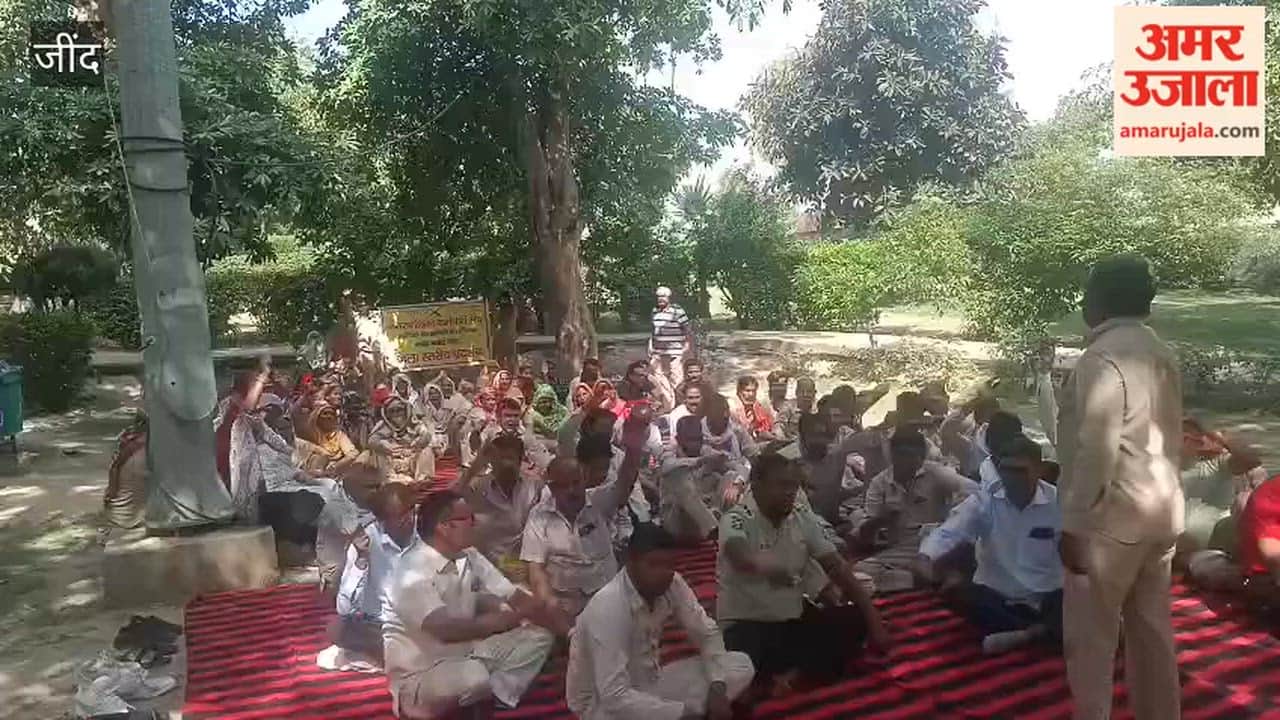 Sanitation workers in Jind halted work for three hours.