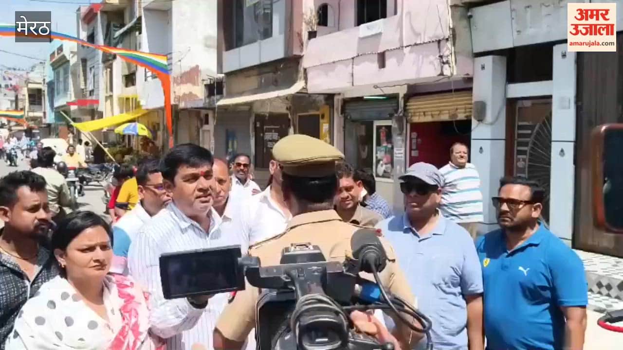 Heated Argument Between Congress Leaders and Police at Central Market Protest in Meerut