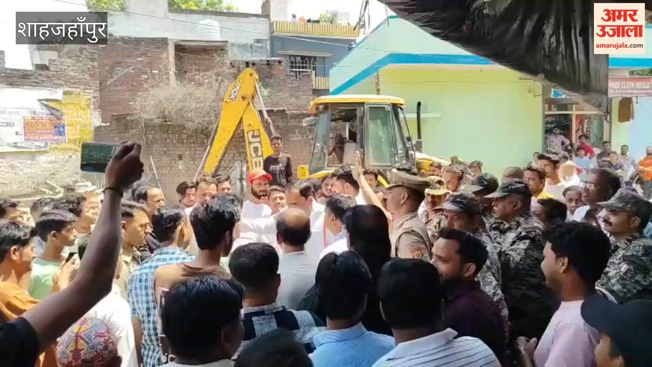 Uproar during encroachment removal in Shahjahanpur