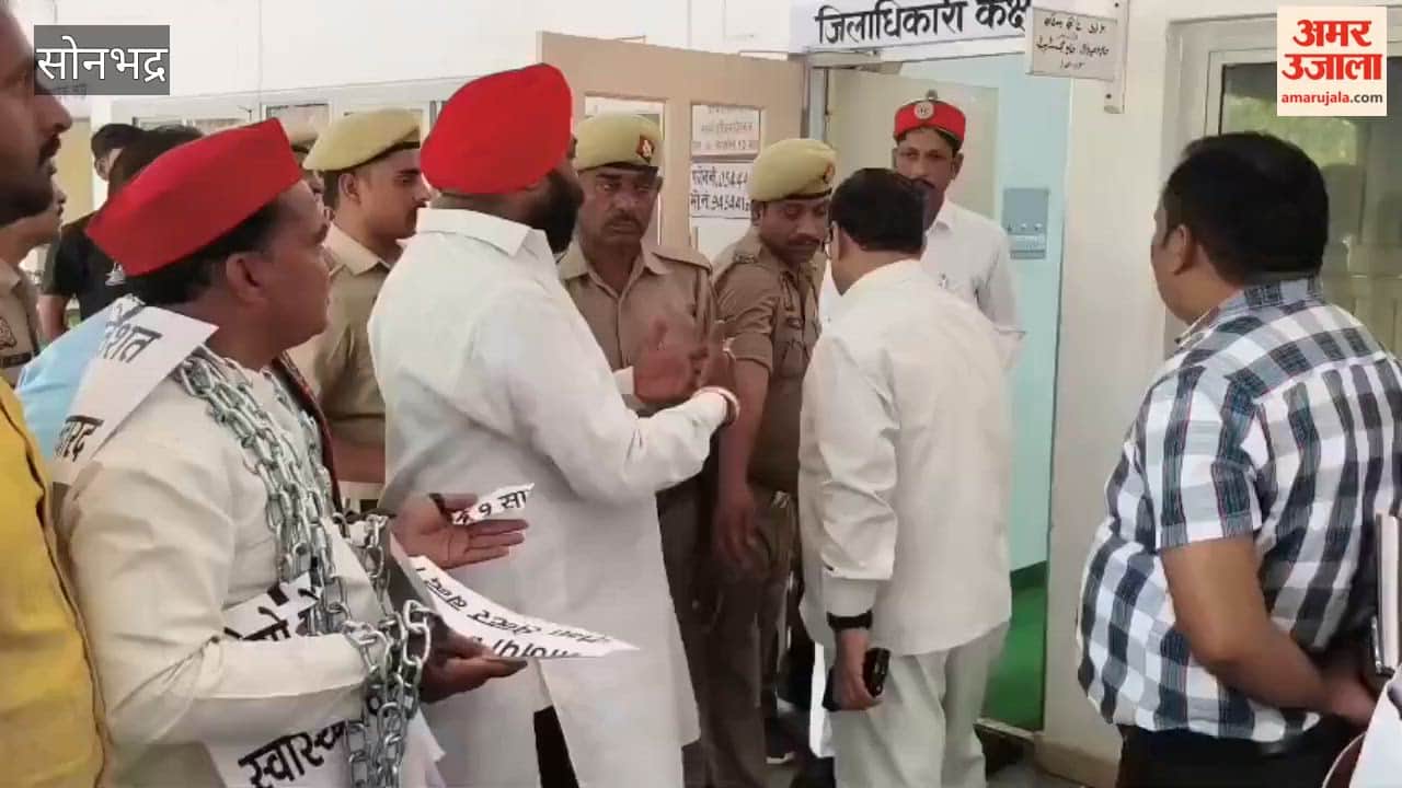 Samajwadi Party Workers Protest Over Healthcare Services, Submit Memorandum