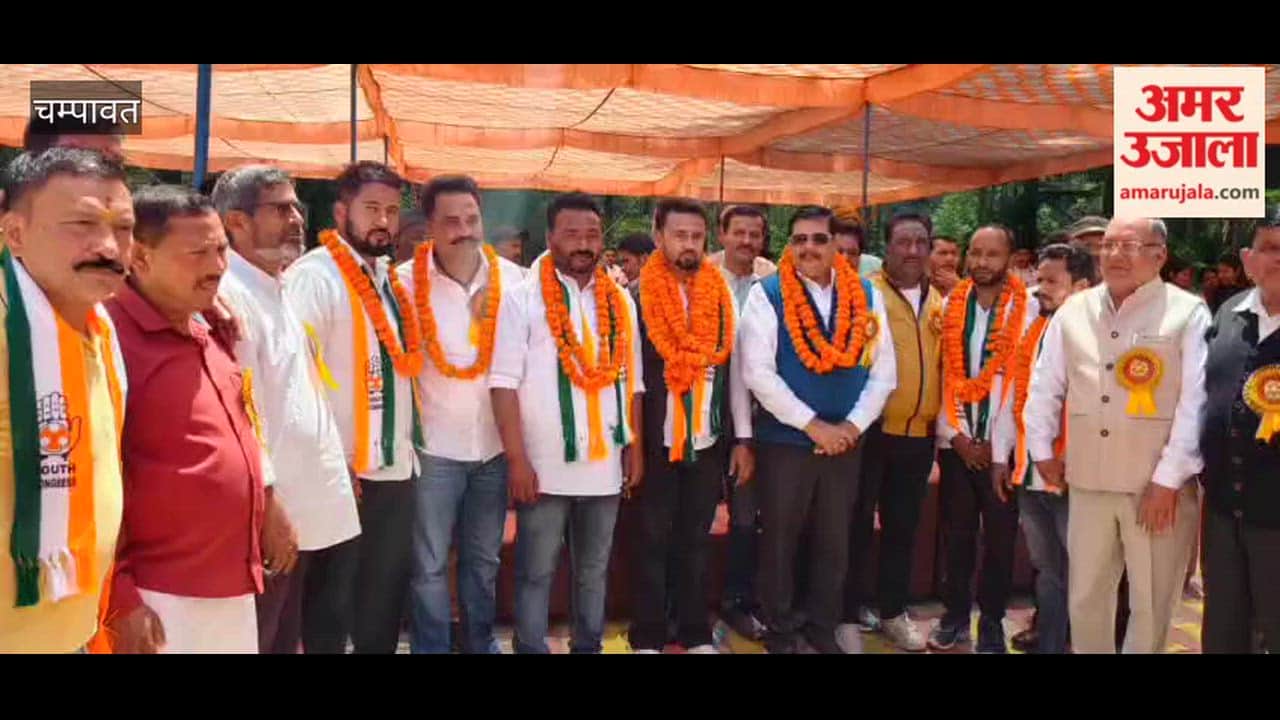 Youth Congress District President Saksham Adhikari was given a warm welcome by the workers on his arrival in Lohaghat