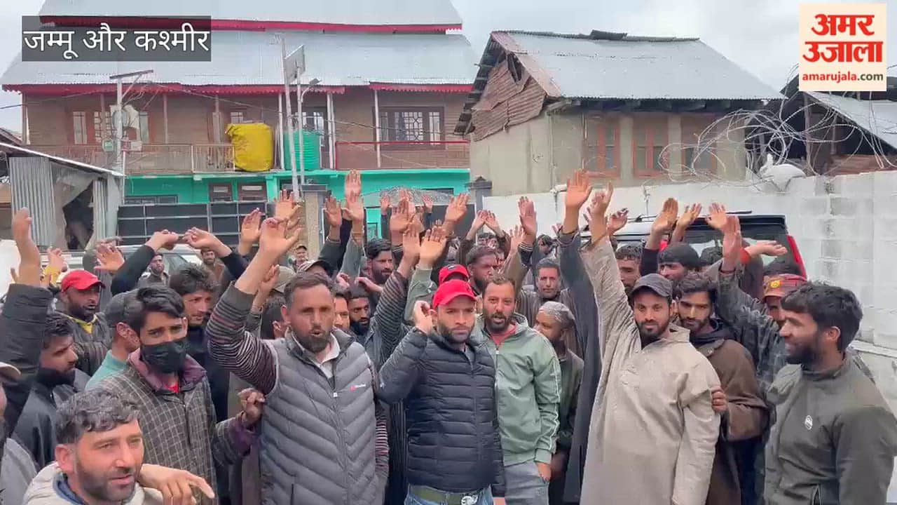 Tractor, Tipper Association Holds Silent Protest in Shopian