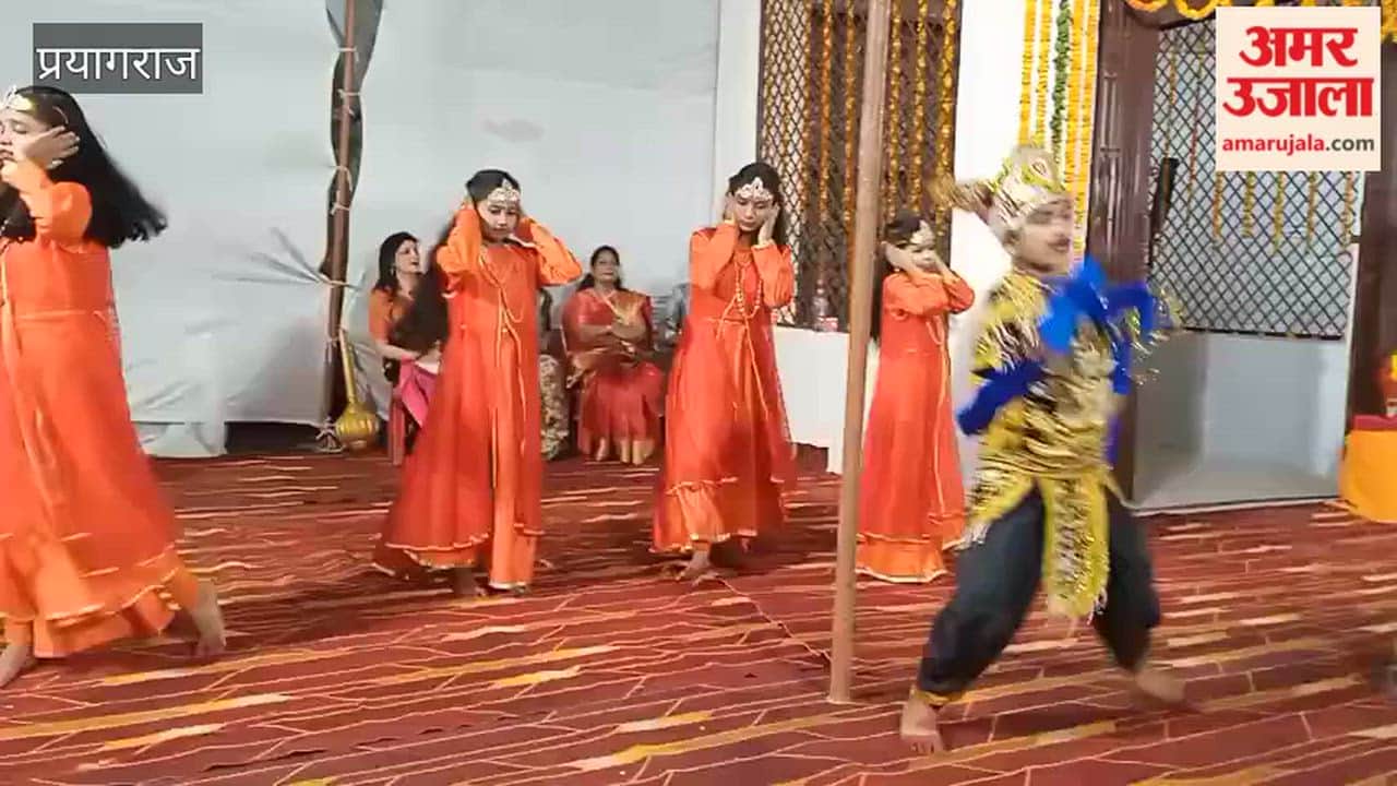 Cultural programs were organized in the annual function of Allahabad Inter College.