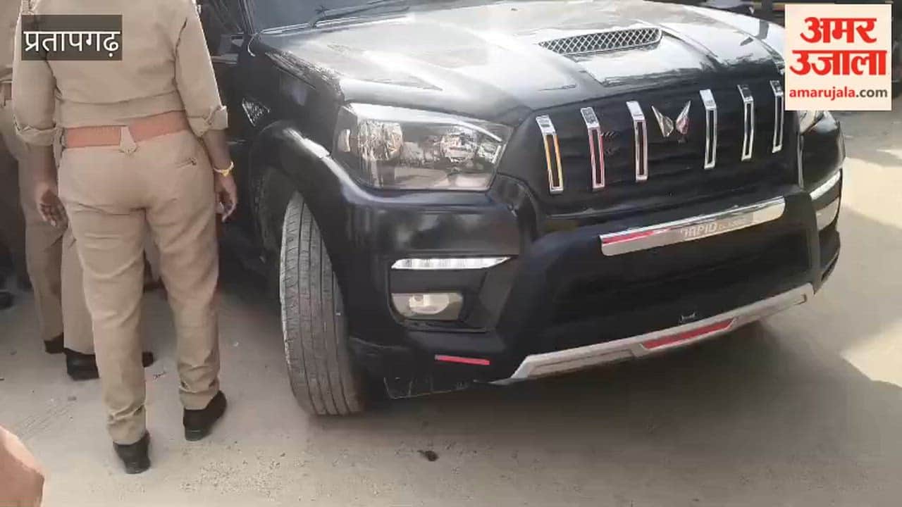 Transgenders created a ruckus at Raniganj police station, two groups clashed over jurisdiction.