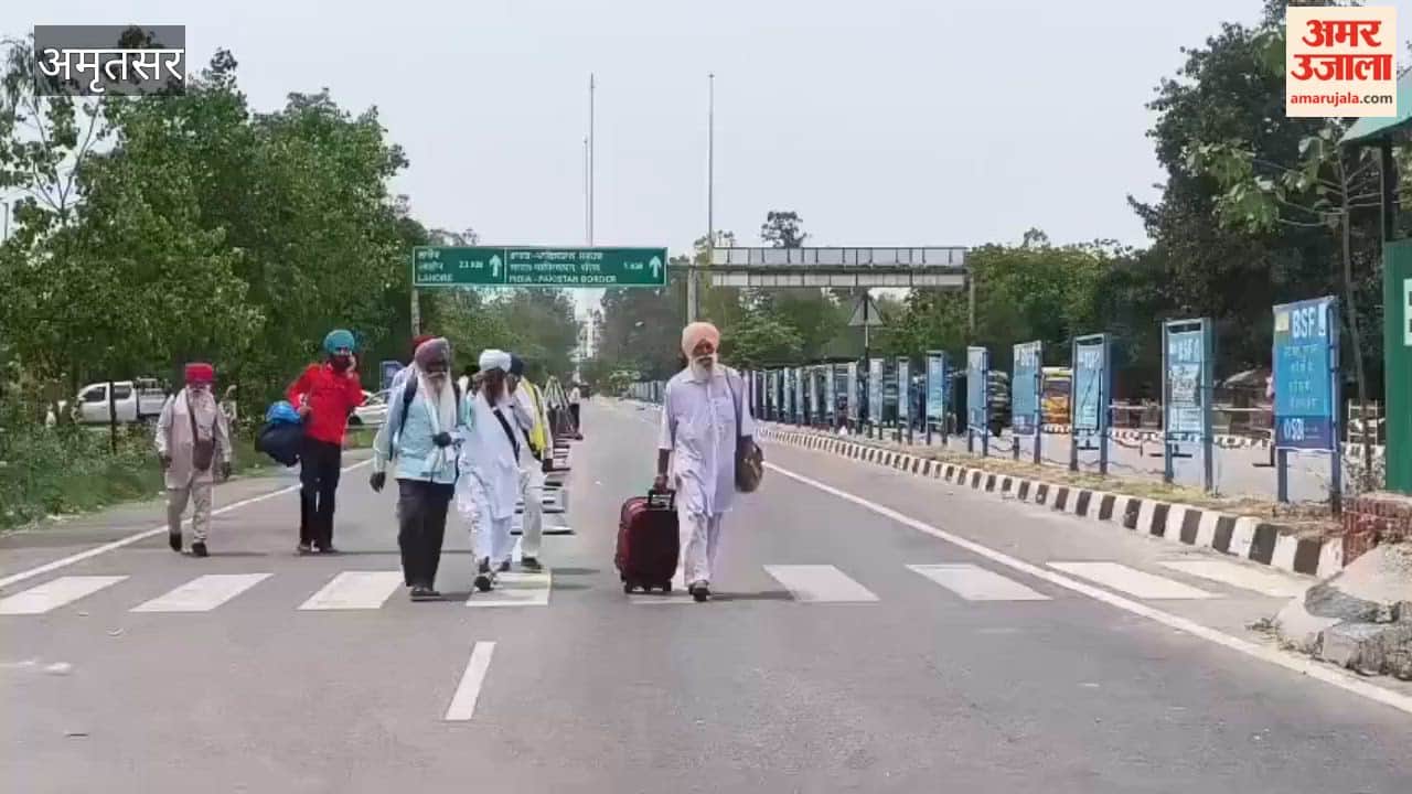Batch of devotees returns from Pakistan after celebrating Baisakhi.