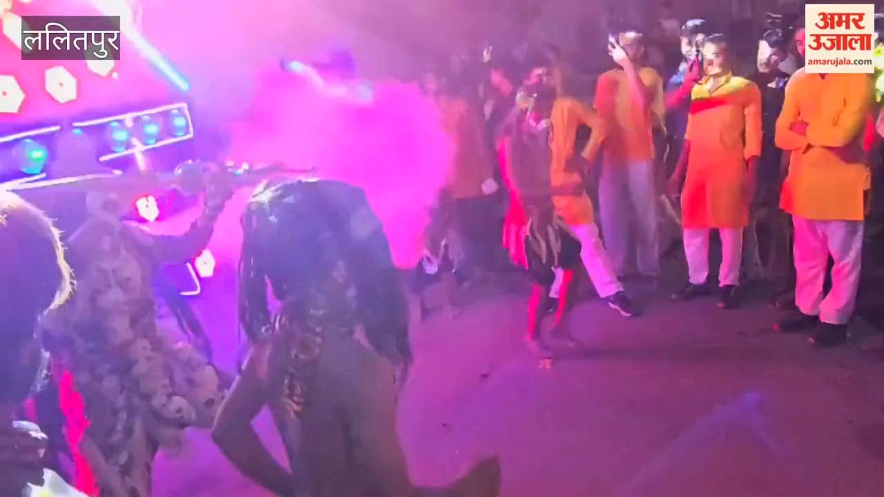 A grand procession of Lord Parshuram was taken out in Talbehat.