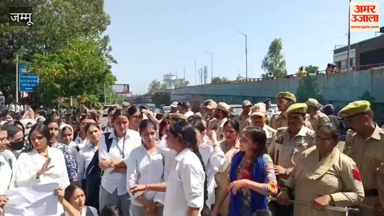 After the death of Anjali Chaudhary, students of Gandhinagar Women's College took to the streets and protested.
