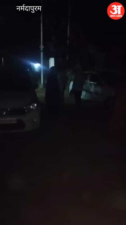 Stabbing at a wedding ceremony in Naharkola, one dead, police team attacked, constable seriously injured