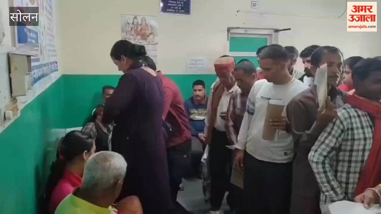 Solan: Patients queuing up suffer in the heat; dizziness sets in after standing since early morning