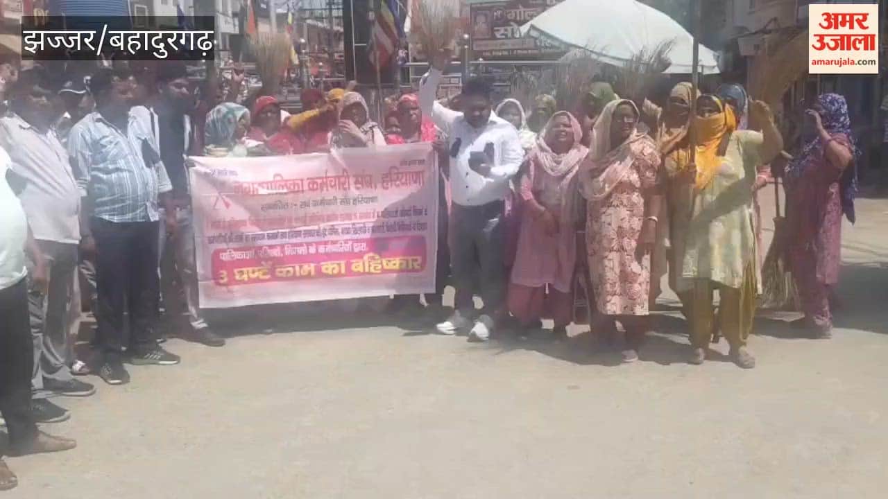 Sanitation workers protested for their demands
