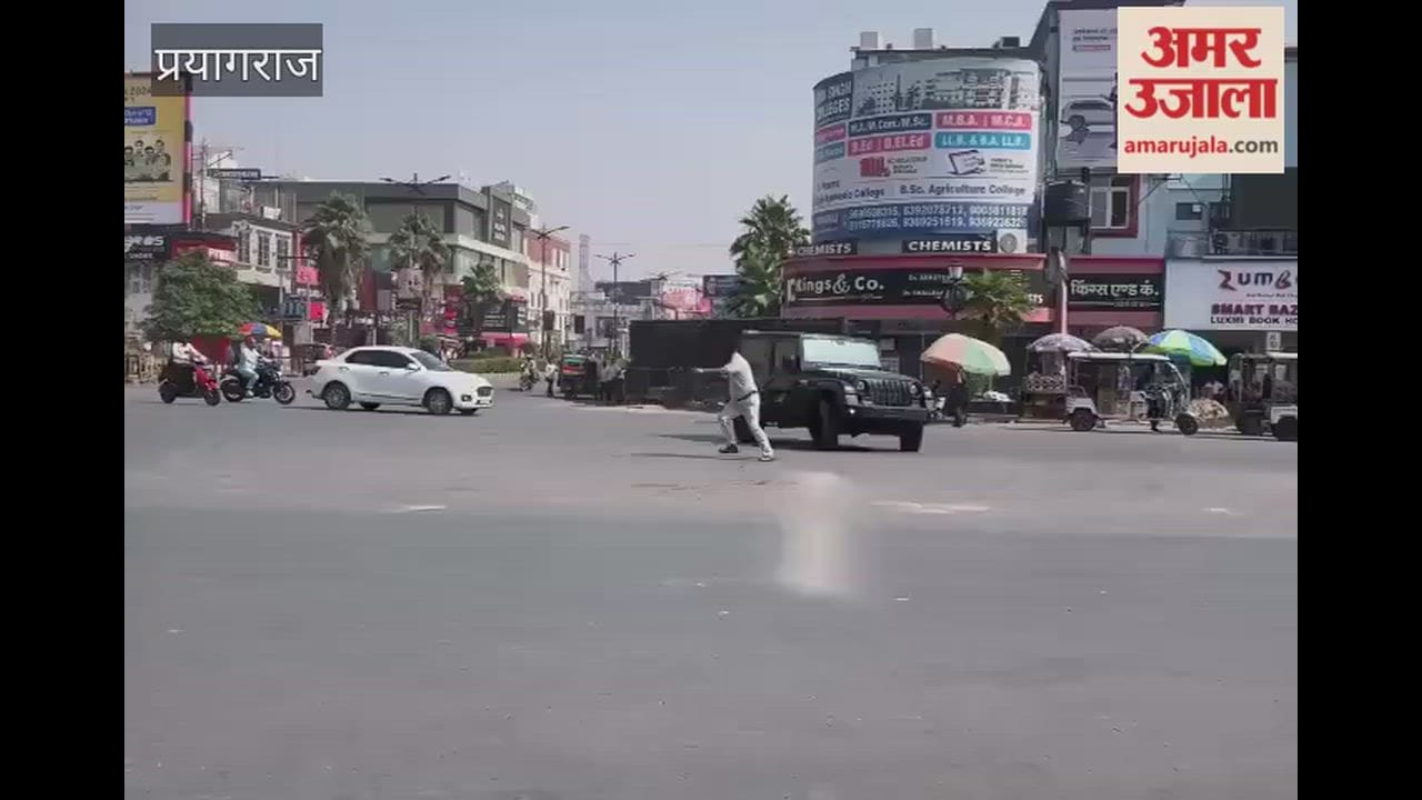 Stunt in front of the police station in Civil Lines, Thar was taken around the intersection.
