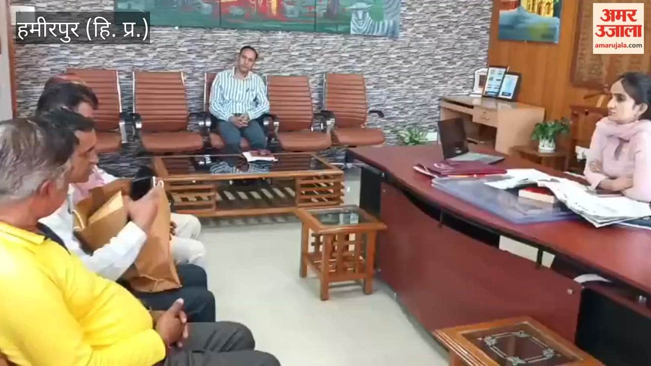 Hamirpur: DC Gandharva Rathore held discussions on natural farming with progressive farmers