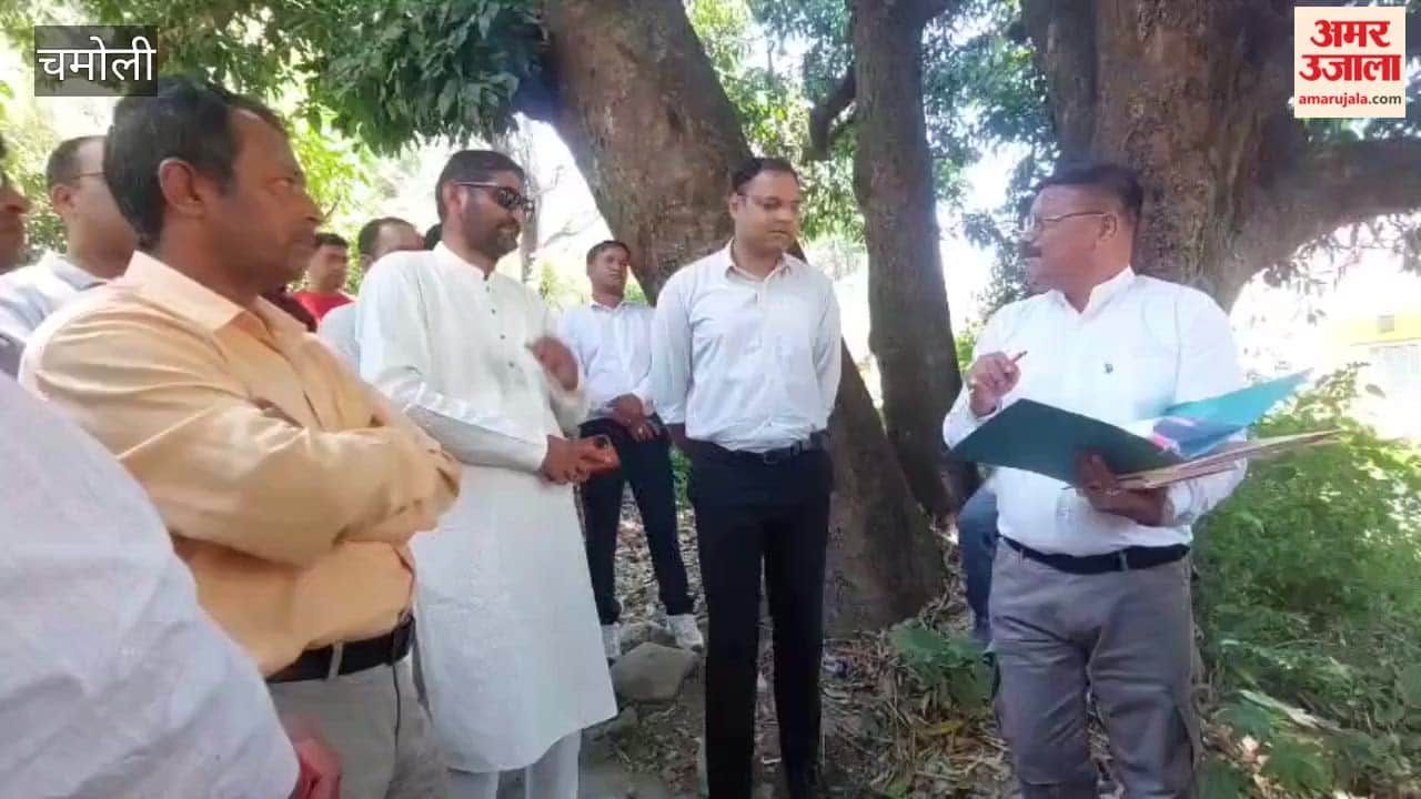 Chamoli: Talks held in Karnaprayag between the MLA, the District Magistrate, and those affected by land subsidence